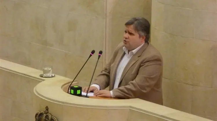 Bolado tendrá que regularizar el tiempo que dedica al Parlamento y el dinero que aporta a Podemos