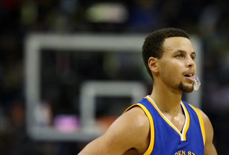 84-100. Curry y Warriors empatan la marca de equipo y mantienen el invicto