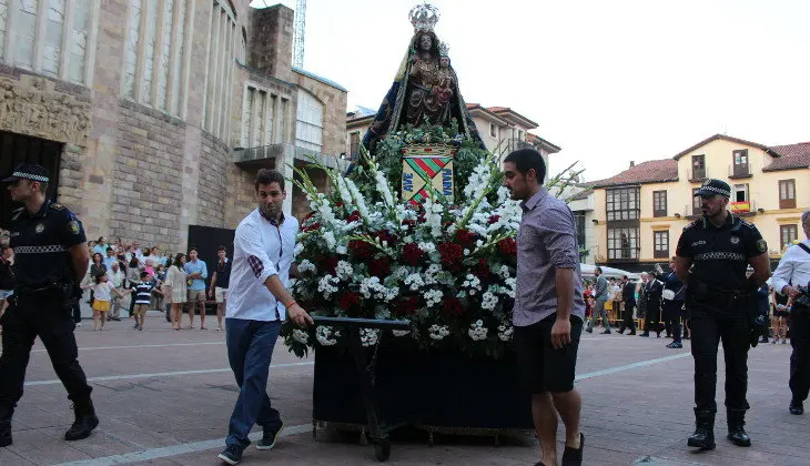 Procesi&oacute;n Virgen Grande