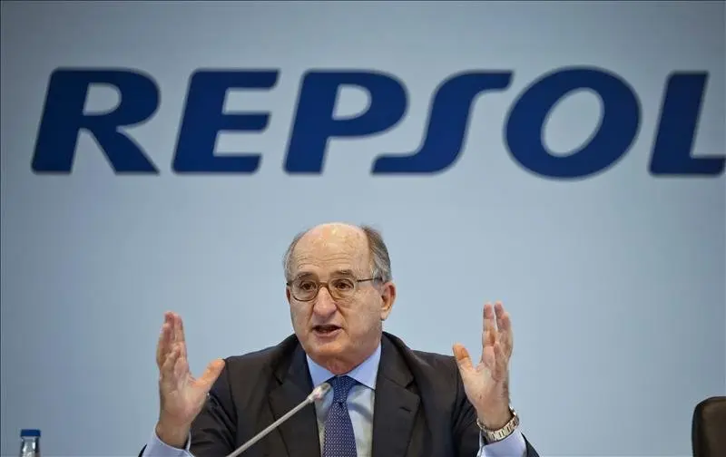 Repsol gana 832 millones hasta septiembre, un 49,5 % menos, por la ca&iacute;da del crudo