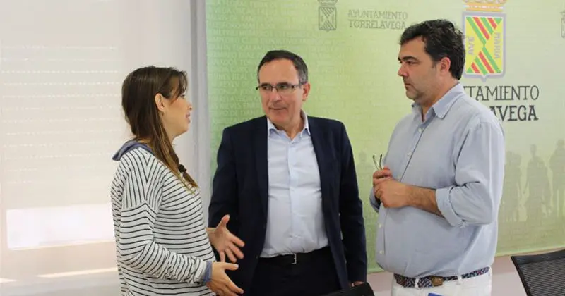 Los detalles del concierto han sido presentados este mi&eacute;rcoles por el alcalde de Torrelavega, Jos&eacute; Manuel Cruz Viadero; David Cubillas, director del Conservatorio de M&uacute;sica de Torrelavega y Luc&iacute;a Lantero, una de las fundadoras de la ONG AYMY.