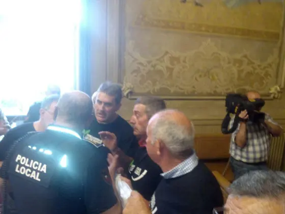 Uno de los momentos tensos del pleno de Torrelavega