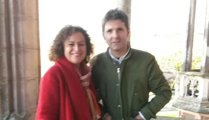 Jes&uacute;s Cintora junto a la Alcaldesa de Comillas, M&ordf; Teresa Noceda