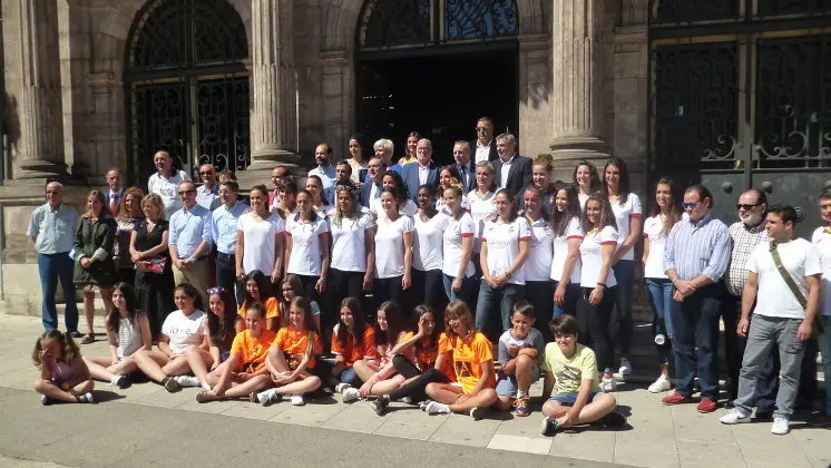 Recibimiento de las "Guerreras" en el Palacio Municipal