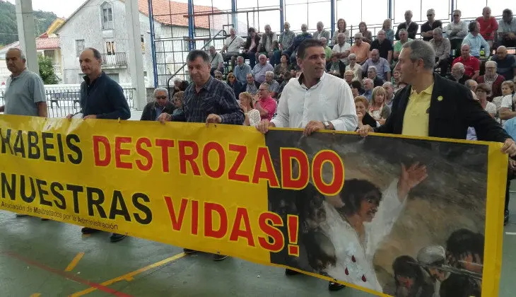 La Asociaci&oacute;n de Maltratados por la Administraci&oacute;n (AMA) en uno de sus actos reivindicativos