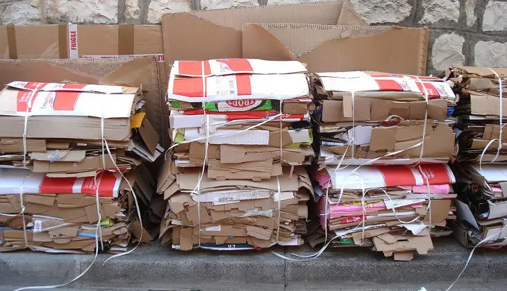 El mercado semanal genera gran cantidad de residuos