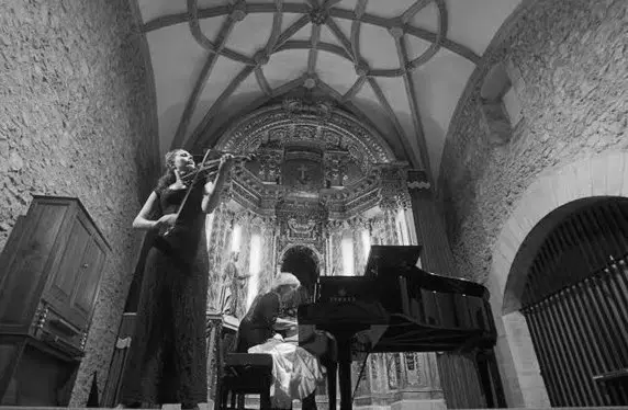 En Comillas el p&uacute;blico disfrutar&aacute; de una velada con Natania Hoffman (violonchelo); Anna Csaba (viol&iacute;n) y Nikita Volov y Enrique Lapaz (piano