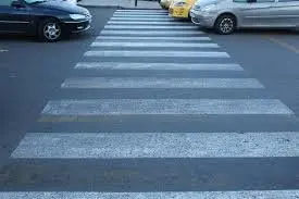 La mujer ha resultado herida tras chocar ser atropellada por un turismo en la calle Santa Luc&iacute;a