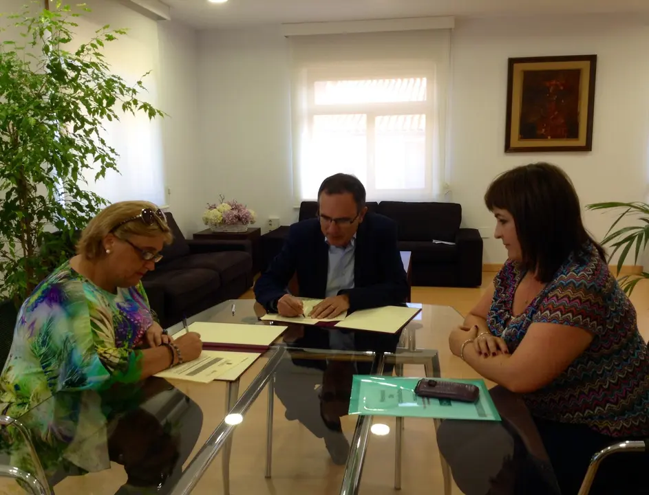 firma convenio amat 25 julio 2016