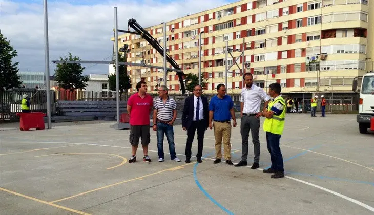 Por otro lado, Cruz Viadero y L&oacute;pez Estrada han destacado la "importante transformaci&oacute;n" que en los &uacute;ltimos meses est&aacute; experimentando La Inmobiliaria y, en especial, la calle Pintor Varela con el asfaltado de esa "arteria principal" de entrada a la ciudad