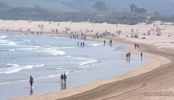 Playa de la costa c&aacute;ntabra