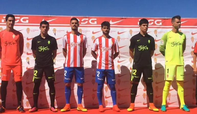 Presentaci&oacute;n equipaci&oacute;n del Sporting de Gij&oacute;n
