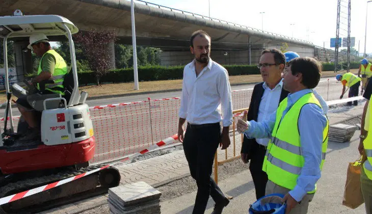 El alcalde y el teniente alcalde visitando las obras