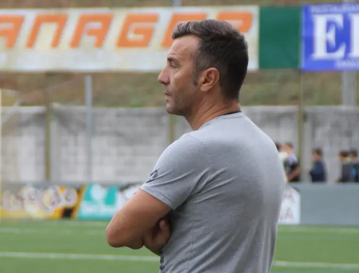 Geli dirigiendo al Trope