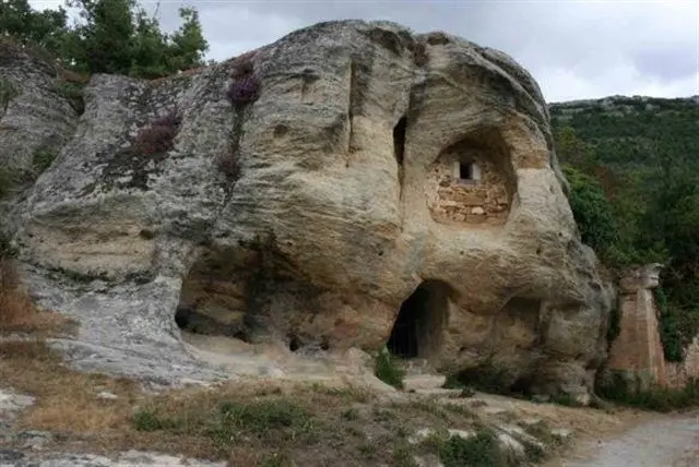 Ermita rupestre de Valderredible