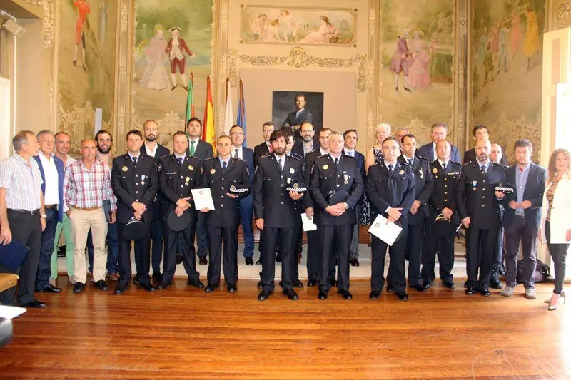 Condecoraciones Polic&iacute;a Local de Torrelavega.jp