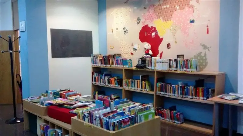 Interior de la Biblioteca de Renedo
