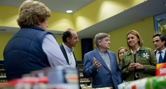 Cospedal visit&oacute; el mercado de Coorcopar