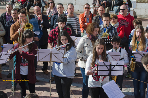 Alumnos del Conservatorio en la Plaza Roja de Torrelavega