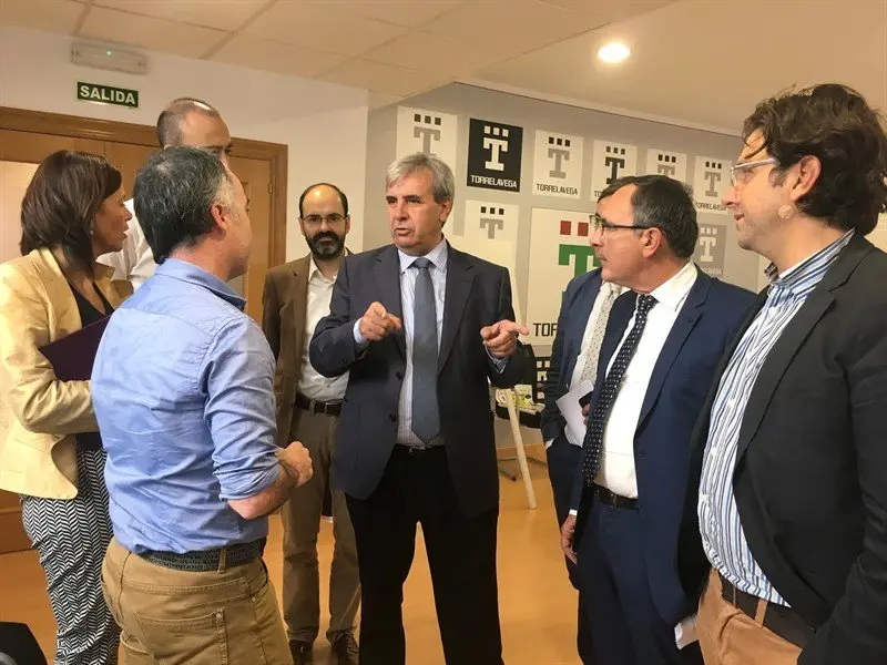 El consejero de Presidencia y el alcalde Torrelavega