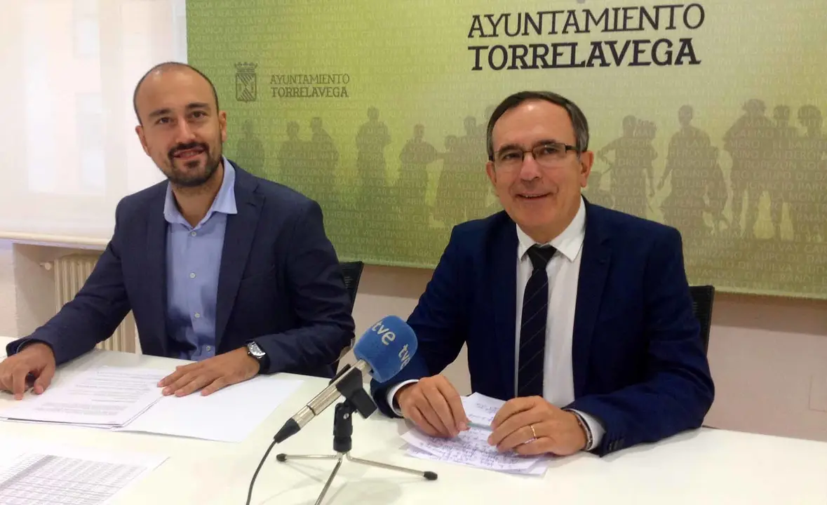 El alcalde, Jos&eacute; Manuel Cruz Viadero junto al teniente de alcalde Javier L&oacute;pez Estrada