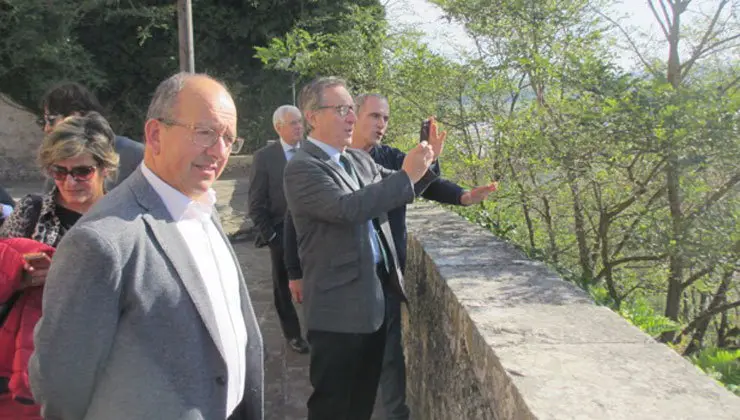 I&ntilde;aki Gabilondo durante su visita a San Vicente de la Barquera