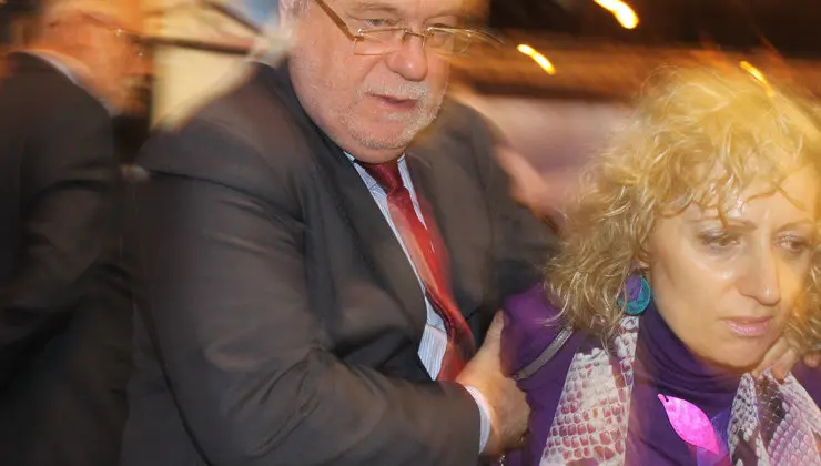 La vicepresidenta del Gobierno, Eva D&iacute;az Tezanos, a su salida de Fitur tras el desmayo