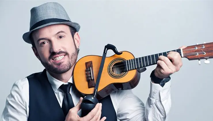 El actor Alex O&acute;Dogherty visita Torrelavega