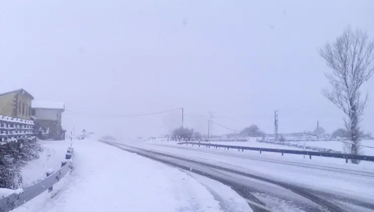 La nieve obliga a aumentar la precauci&oacute;n a los conductores