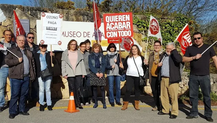 Manifestaci&oacute;n junto al Museo Altamira