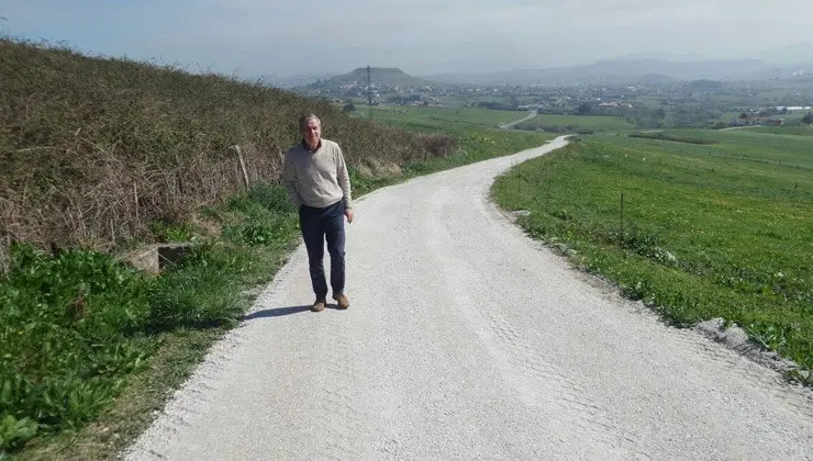 El alcalde de Suances en una visita a uno de los caminos