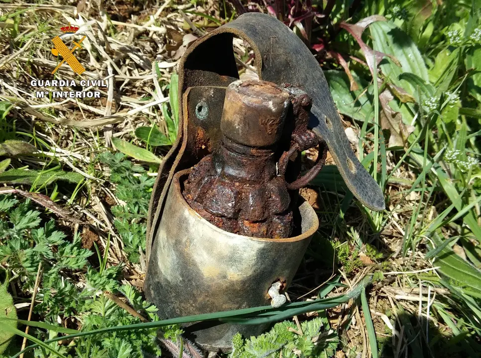 Granada localizada en Cabez&oacute;n de Li&eacute;bana


Una granada de mano con toda su carga, posiblemente de la Guerra Civil, ha sido encontrada cuando se realizaban labores de reparaci&oacute;n en una vivienda en la localidad c&aacute;ntabra de Cabez&oacute;n de Li&eacute;bana.

POLITICA ESPA&Ntilde;A EUROPA CANTABRIA
GUARDIA CIVIL