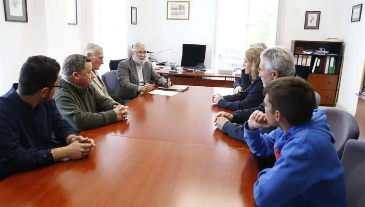 Reuni&oacute;n con miembros del equipo del Gobierno regional