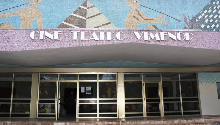 Entrada del Teatro Vimenor