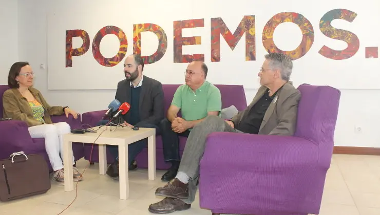 Mercedes Boix, Julio Revuelta, Alejandro Ahumada y Luis Cuena, durante la presentaci&oacute;n