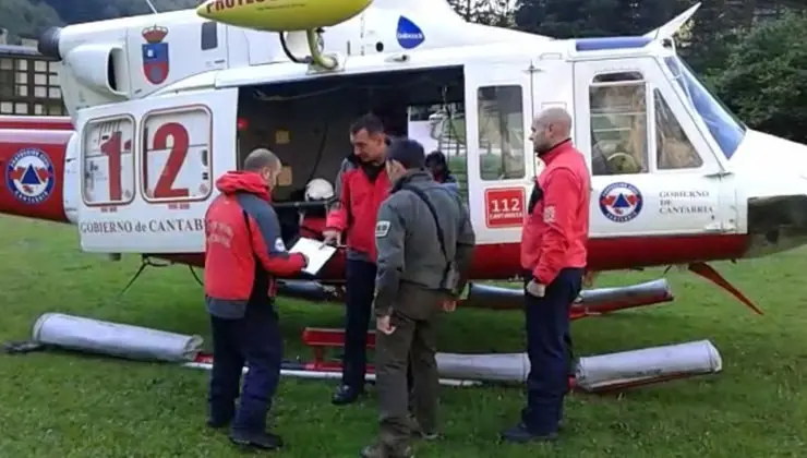 Las labores de b&uacute;squeda de los senderistas suizos se han retomado por tierra y aire