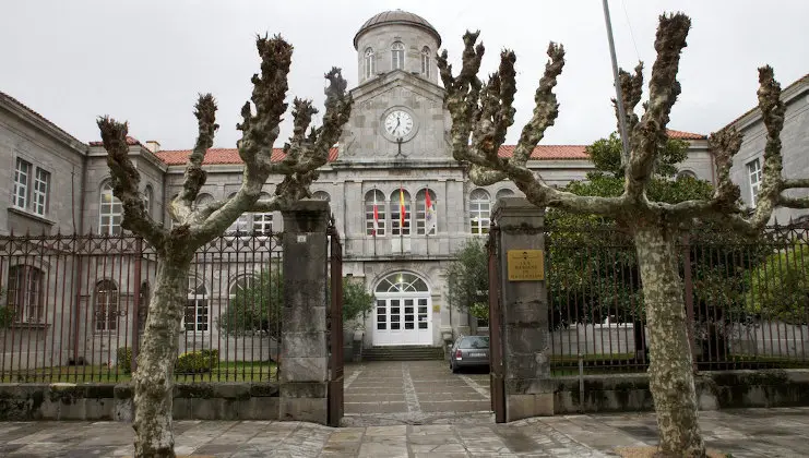 Fachada del IES Marqu&eacute;s de Manzanedo