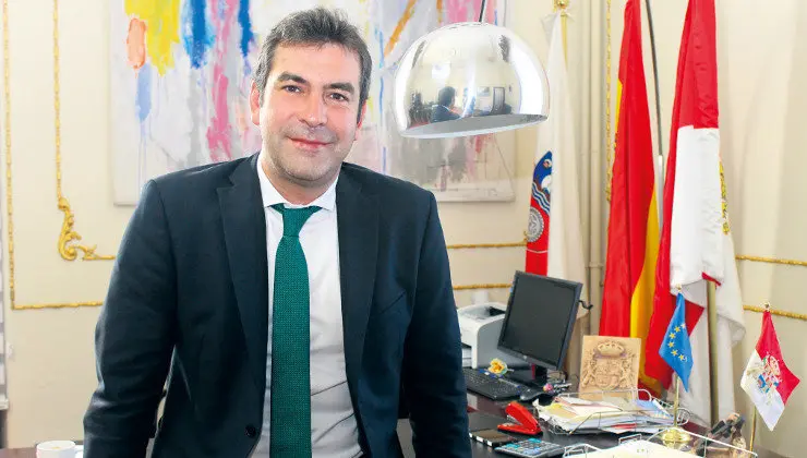 El alcalde de Santo&ntilde;a, Sergio Abascal