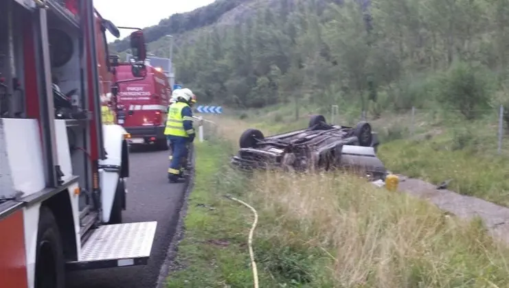 El accidente de la A-8 ha dejado dos heridos leves