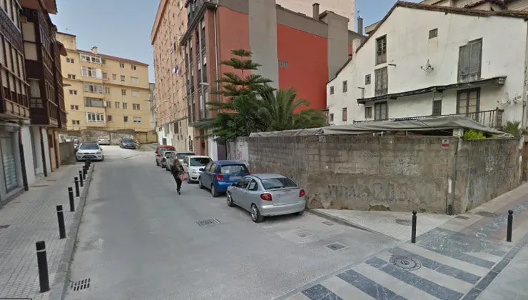 Entrada del parking de Novalina