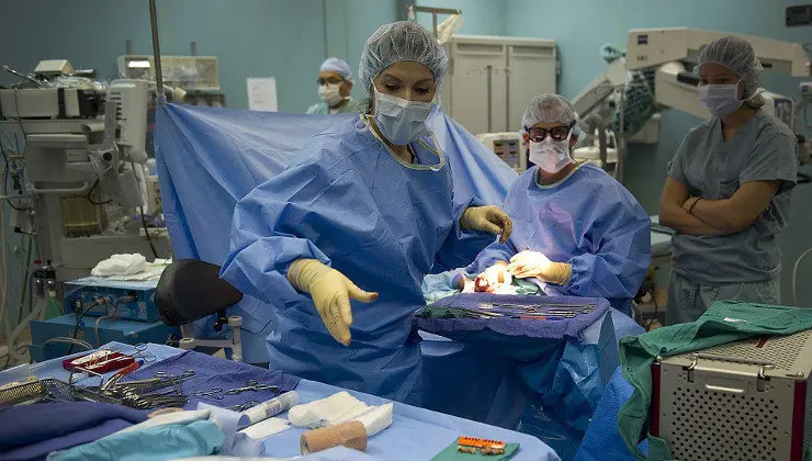 La huelga de m&eacute;dicos est&aacute; afectando a la actividad de los quir&oacute;fanos