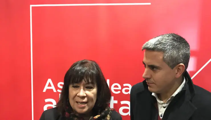 Cristina Narbona, junto a Pablo Zuloaga este lunes en Santander: edc