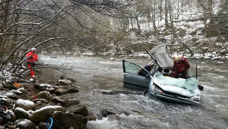 Trabajos de recuperaci&oacute;n del cuerpo en el Saja