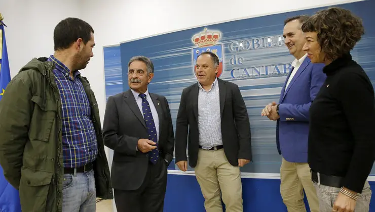 Reuni&oacute;n entre el equipo de Gobierno y el Presidente