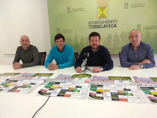 Presentaci&oacute;n del trofeo