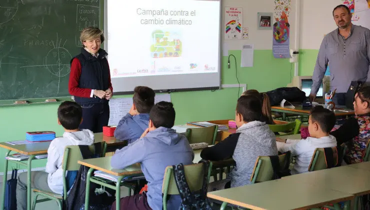 El Consejo Escolar quiere mantener el calendario e introducir la Semana Santa de vacaciones