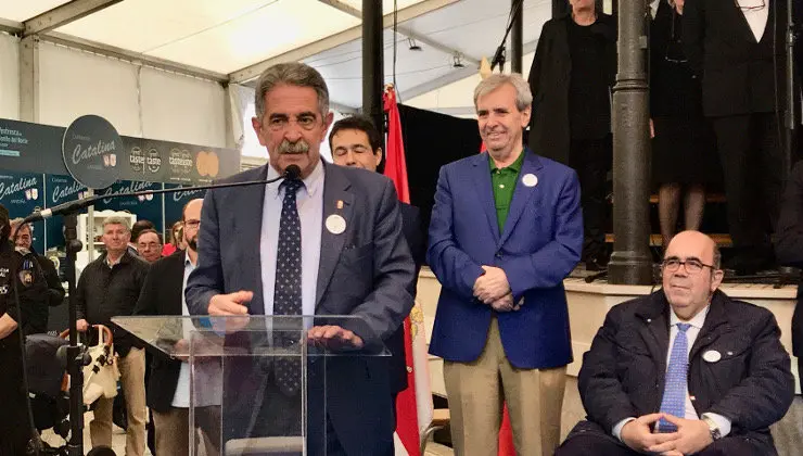 Miguel &Aacute;ngel Revilla durante el acto inaugural de la Feria de la Anchoa