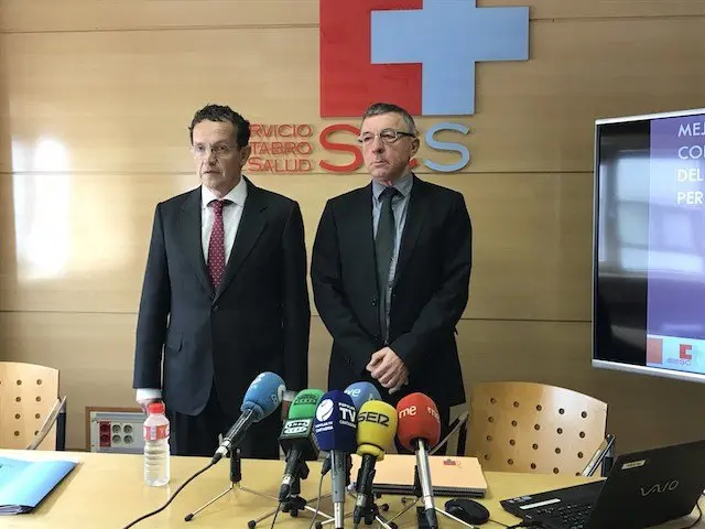 El gerente del SCS y el subdirector de Gesti&oacute;n Econ&oacute;mica en rueda de prensa