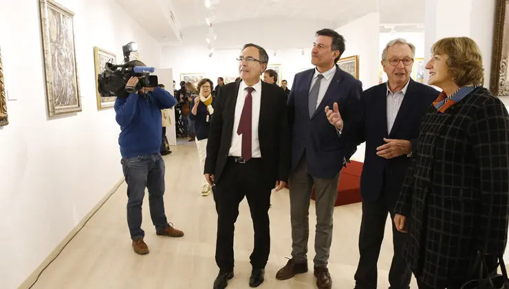 Visita de las autoridades a la exposici&oacute;n