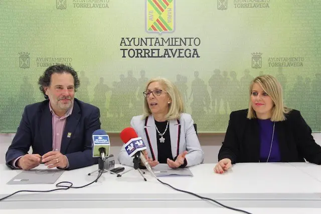 Presentaci&oacute;n de los cursos de verano de la UNED en Torrelavega